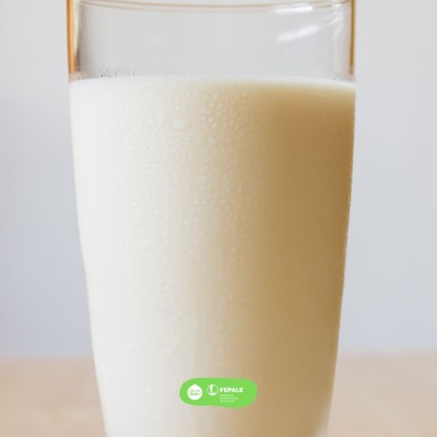 Los beneficios de beber leche enriquecida con calcio y vitamina D